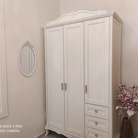 Blue Eyes Daire Hanya