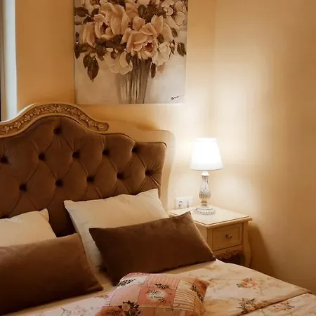 Daire Blue Eyes Hanya