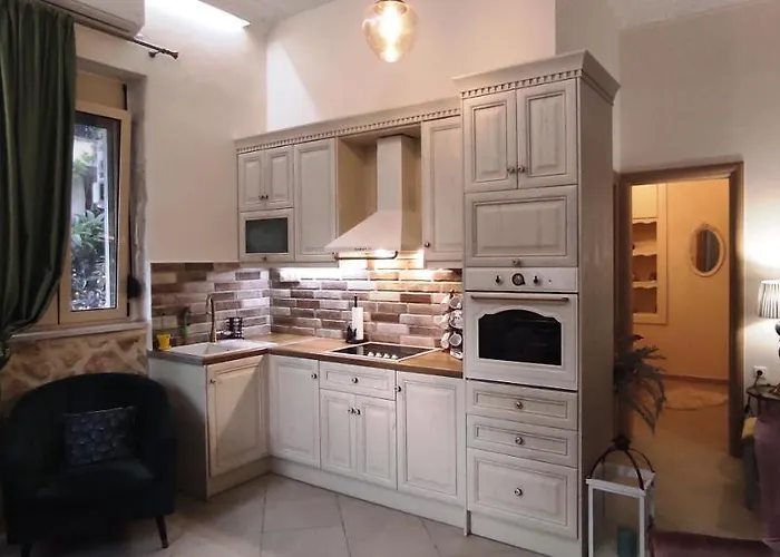 Blue Eyes 아파트 하니아